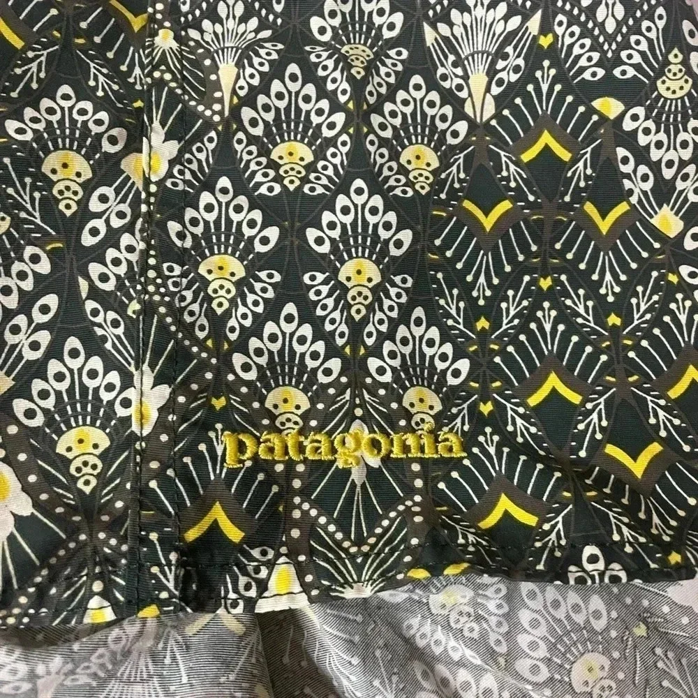 Patagonia Wavefarer Board Shorts Size 38 Dark Green Yellow